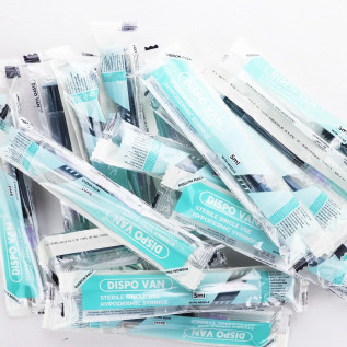 Dispovan 5ml medical injection syringe with sterile needle